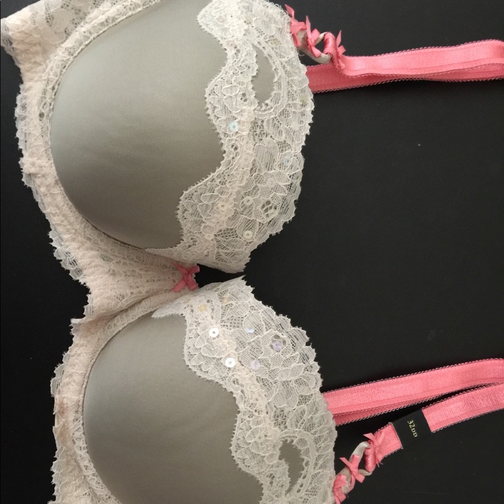 NWT VICTORIAS SECRET BRA 32DD $62.50